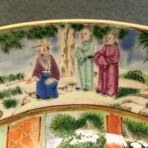 Een paar Chinese 'Van Speyk' Canton famille rose koppen en schotels, gedat. 1831 — foto 17