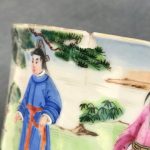 Een paar Chinese 'Van Speyk' Canton famille rose koppen en schotels, gedat. 1831 — foto 33