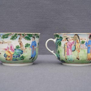 Een paar Chinese 'Van Speyk' Canton famille rose koppen en schotels, gedat. 1831 — foto 46