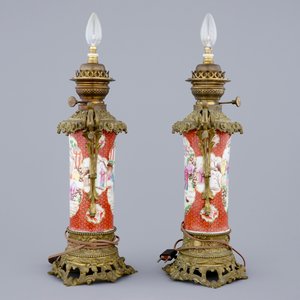 Een paar Chinese vazen met mandarijns decor in bronzen montuur, 18/19e eeuw — foto 4
