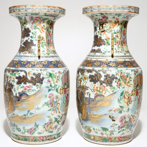 Een paar Chinese vergulde famille rose Canton vazen, 19e eeuw — foto 2