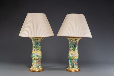 Een paar Chinese verte biscuit 'gu' vazen met vergulde bronzen monturen tot lampen gemonteerd, 19e eeuw