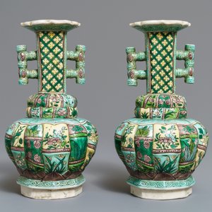 Een paar Chinese verte biscuit vaasjes, Kangxi — foto 3