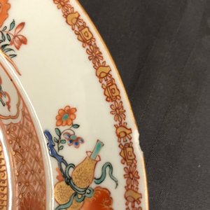 Een paar Chinese verte-Imari soepborden met wapen van Yonge voor de Engelse markt, Yongzheng — foto 4