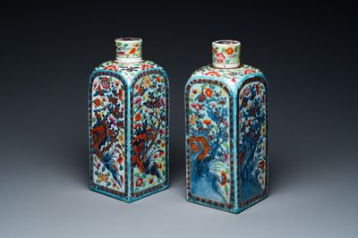 Een paar Chinese vierkante blauw-witte flessen in Europa overgedecoreerd, Kangxi