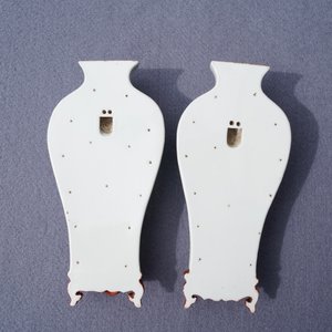 Een paar Chinese wandvaasjes met floraal decor, Qianlong merk, 19/20e eeuw — foto 14