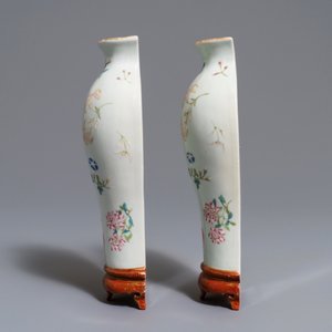 Een paar Chinese wandvaasjes met floraal decor, Qianlong merk, 19/20e eeuw — foto 4