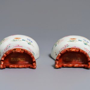 Een paar Chinese wandvaasjes met floraal decor, Qianlong merk, 19/20e eeuw — foto 6