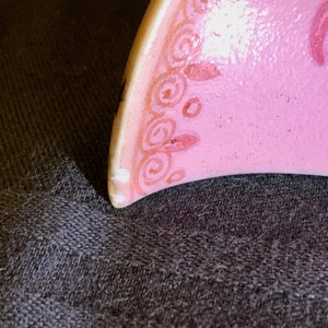Een paar Chinese wandvazen met roze fondkleur, Qianlong — foto 11