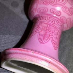 Een paar Chinese wandvazen met roze fondkleur, Qianlong — foto 8