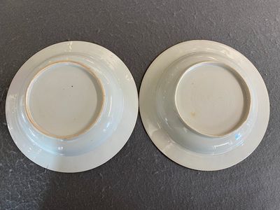 Een paar Chinese wapenborden met bianco-sopra-bianco randen, Qianlong — foto 2