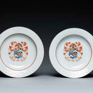 Een paar Chinese wapenborden met bianco-sopra-bianco randen, Qianlong — foto 2