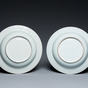 Een paar Chinese wapenborden met bianco-sopra-bianco randen, Qianlong — foto 3