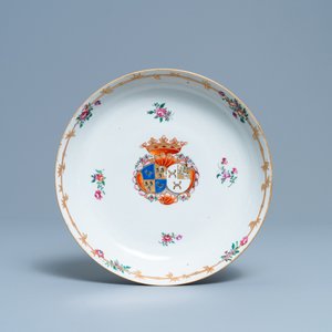 Een paar Chinese wapenborden voor de Engelse markt en een bord voor de Nederlandse markt, Qianlong — foto 4