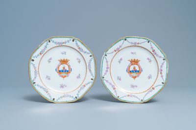 Een paar Chinese wapenborden voor de Nederlandse markt met het wapen van Udemans, Qianlong
