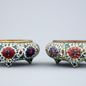 Een paar Chinese wierookbranders in verguld brons en cloisonné, late Ming dynastie — foto 3