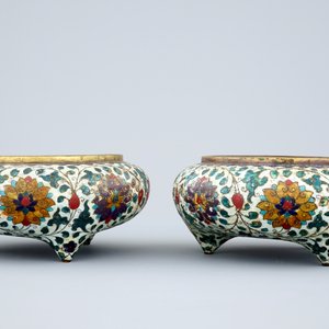 Een paar Chinese wierookbranders in verguld brons en cloisonné, late Ming dynastie — foto 4