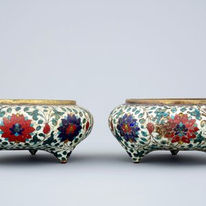 Een paar Chinese wierookbranders in verguld brons en cloisonné, late Ming dynastie — foto 5