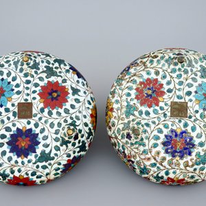 Een paar Chinese wierookbranders in verguld brons en cloisonné, late Ming dynastie — foto 7