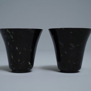 Een paar Chinese wijnkommen in donkergroene jade, Qing — foto 5
