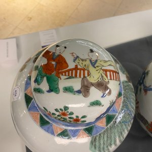 Een paar Chinese wucai dekselpotten, Wanli merk, 19e eeuw — foto 15