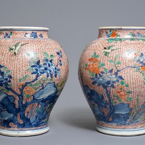 Een paar Chinese wucai potten met bloemen en vogels, Transitie periode — foto 1