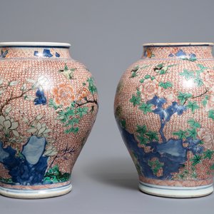 Een paar Chinese wucai potten met bloemen en vogels, Transitie periode — foto 3