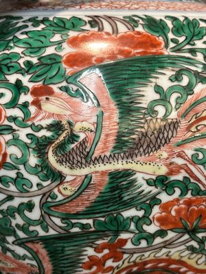 Een paar Chinese wucai vazen met feniksen en pioenrozen, Transitie periode — foto 17