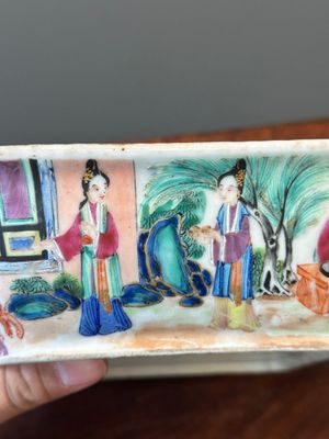 Een paar 'CSM' gemonogrammeerde Chinese famille rose dekselterrines, Jiaqing — foto 16