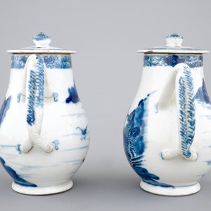 Een paar dekselkannetjes in blauw-witte Chinees exportporselein, 18e eeuw — foto 3