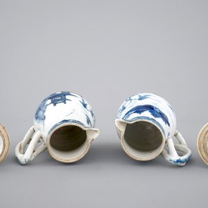 Een paar dekselkannetjes in blauw-witte Chinees exportporselein, 18e eeuw — foto 6