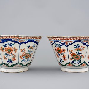 Een paar Delftse octagonale kommen in Kashmir palet, ca. 1700 — foto 1
