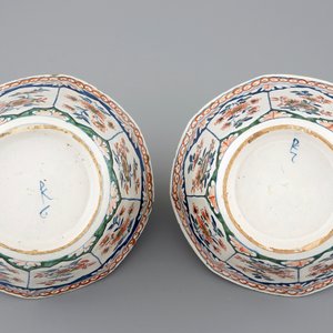 Een paar Delftse octagonale kommen in Kashmir palet, ca. 1700 — foto 6