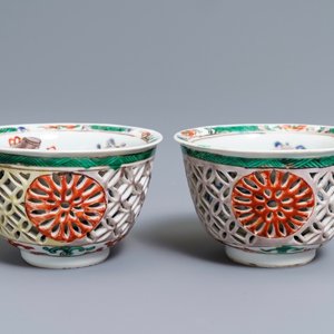 Een paar dubbelwandige Chinese famille verte koppen, Kangxi — foto 1