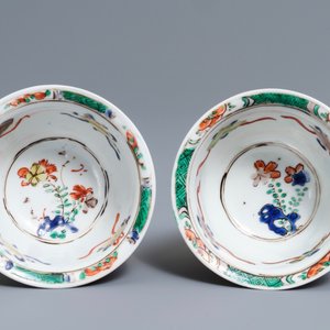Een paar dubbelwandige Chinese famille verte koppen, Kangxi — foto 5