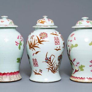 Een paar en een enkele Chinese famille rose dekselvaas met floraal decor, 19e eeuw — foto 2