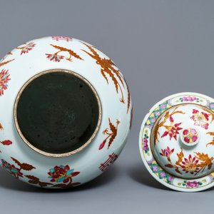 Een paar en een enkele Chinese famille rose dekselvaas met floraal decor, 19e eeuw — foto 7