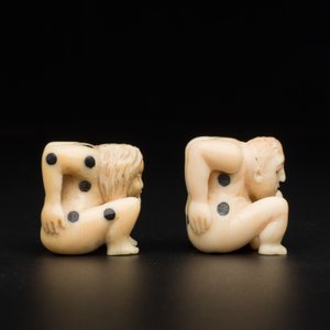Een paar erotische dobbelstenen in ivoor ingelegd met ebbenhout, Duitsland, eind 17e eeuw — foto 6