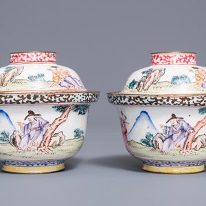 Een paar fijne Chinese Canton email dekselkommen, Yongzheng/Qianlong — foto 4