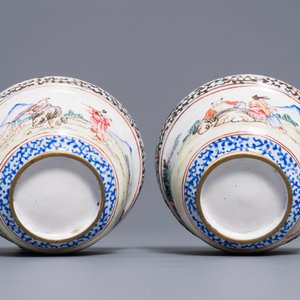 Een paar fijne Chinese Canton email dekselkommen, Yongzheng/Qianlong — foto 7