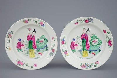 Een paar fijne Chinese famille rose borden, Yongzheng, 1723-1735