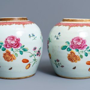 Een paar fijne Chinese famille rose potten met floraal decor, Qianlong — foto 2