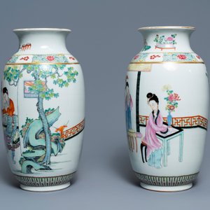 Een paar fijne Chinese famille rose vazen met dames, Qianlong merk, 19/20e eeuw — foto 2