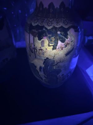 Een paar fijne Chinese lantaarnvormige famille rose vazen met 'honderd jongens', Yan Xi Tong He 燕囍同和 merk, Republiek — foto 22