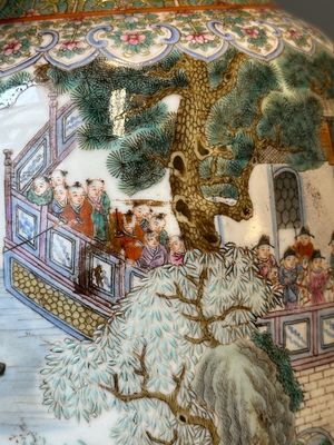 Een paar fijne Chinese lantaarnvormige famille rose vazen met 'honderd jongens', Yan Xi Tong He 燕囍同和 merk, Republiek — foto 9