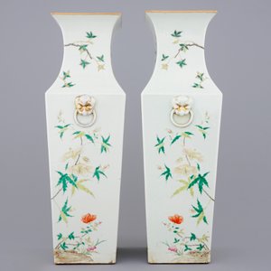 Een paar fijne vierkante Chinese famille rose vazen met floraal decor, 19e eeuw — foto 4