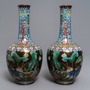 Een paar flesvormige Chinese cloisonné vazen, 19e eeuw — foto 3
