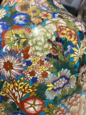 Een paar fraaie Chinese cloisonné 'millefleurs' vazen, merk van het atelier De Cheng, Peking, 2e helft 19e eeuw — foto 7