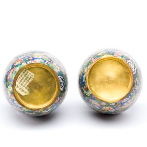 Een paar fraaie Chinese cloisonné 'millefleurs' vazen, merk van het atelier De Cheng, Peking, 2e helft 19e eeuw — foto 6