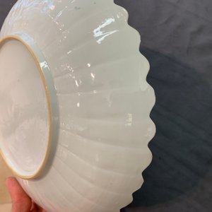 Een paar gelobde Chinese famille verte Kakiemon-stijl 'tijger' borden, Kangxi — foto 33